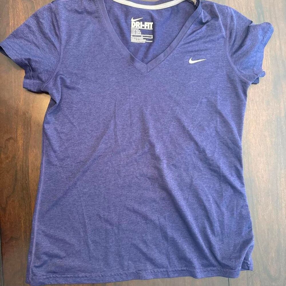 Nike Women's Navy and Blue T-shirt
